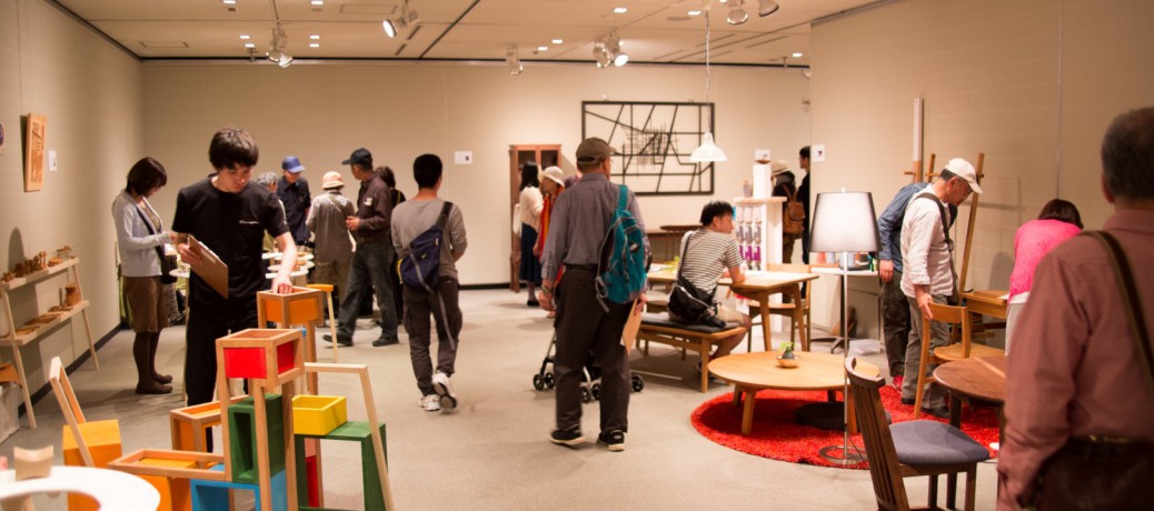 「木の家具 40 人展 2016」　が出展者募集は締め切りました。
